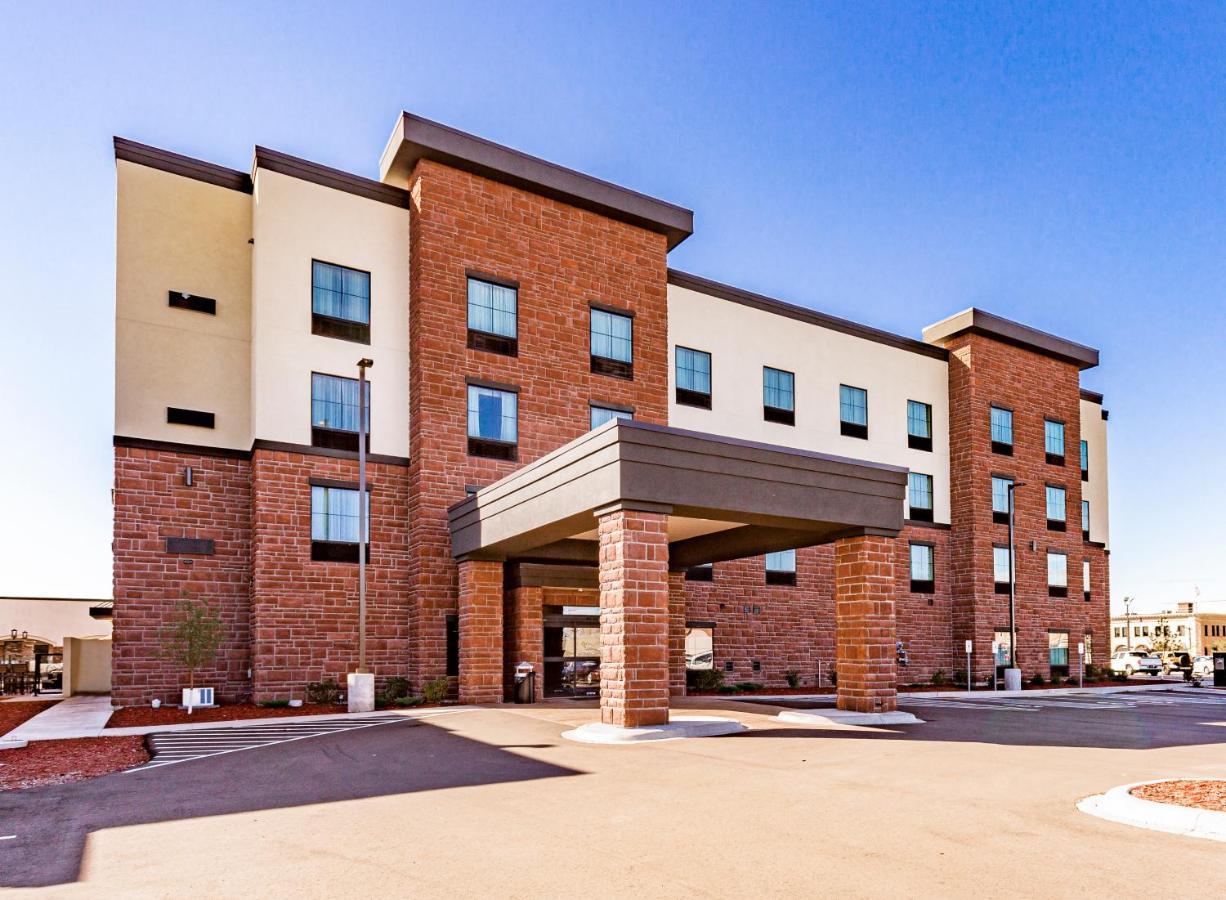 Cobblestone Hotel & Suites Сьюпириор Экстерьер фото