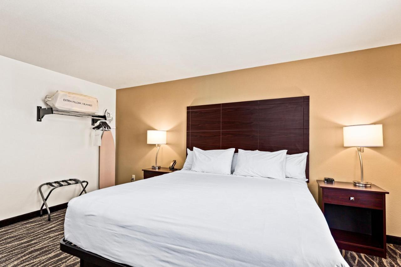 Cobblestone Hotel & Suites Сьюпириор Экстерьер фото
