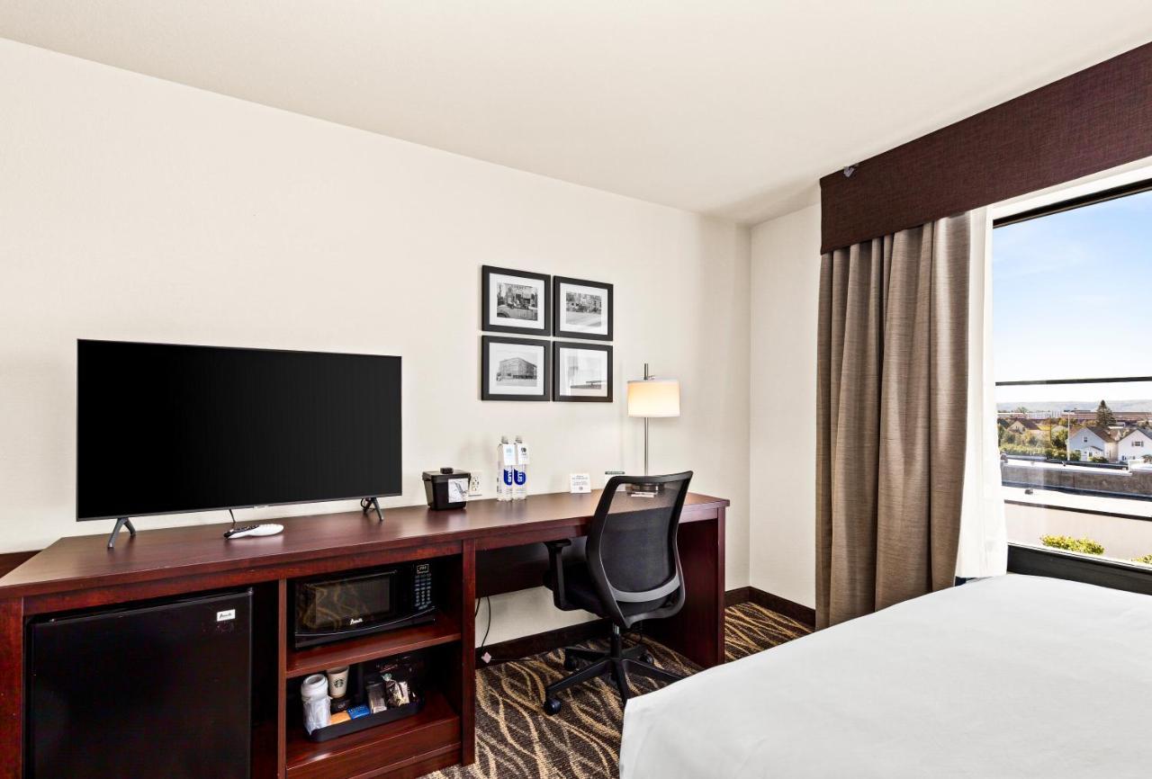 Cobblestone Hotel & Suites Сьюпириор Экстерьер фото